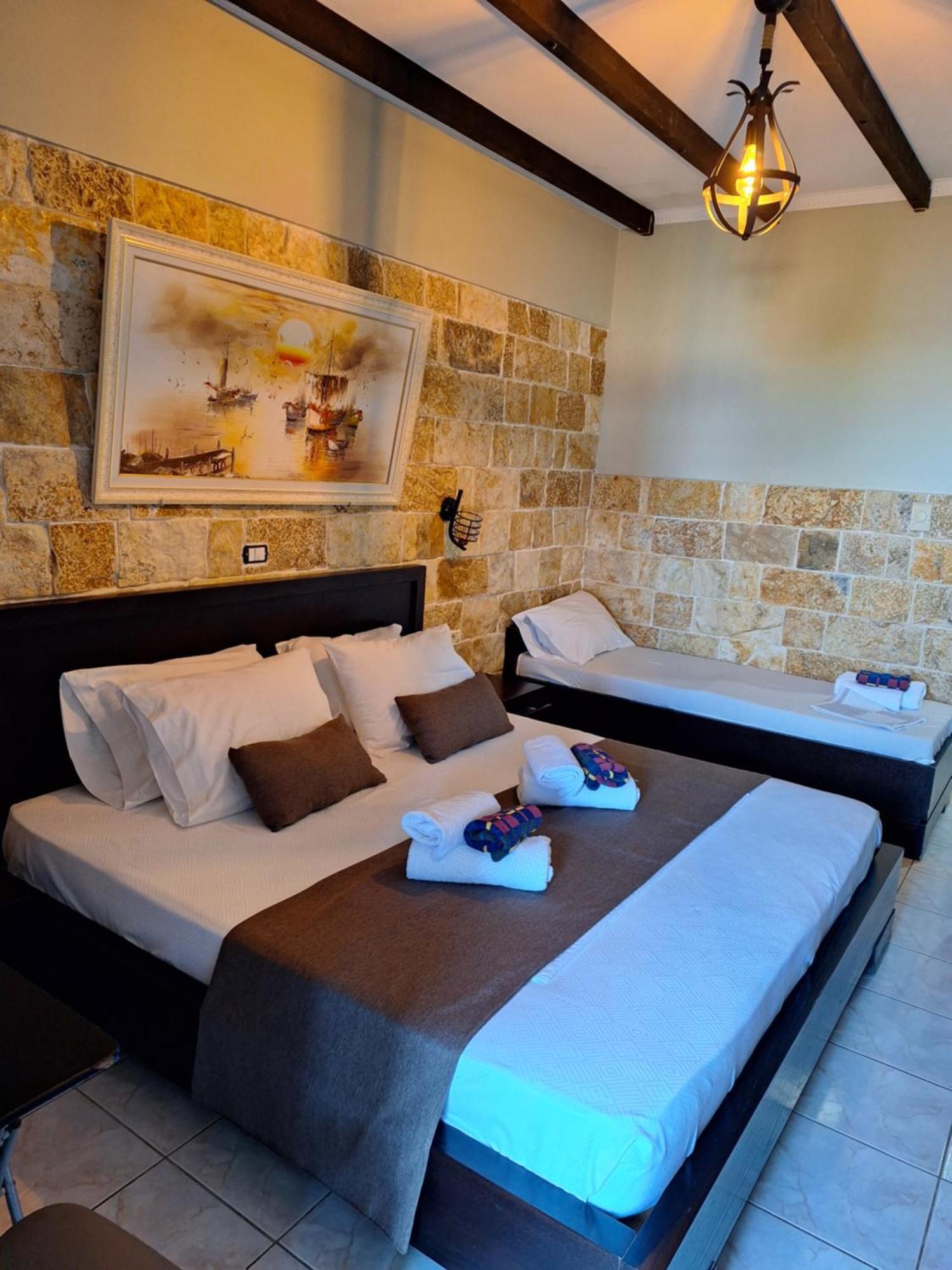Castle Hotel Himare Ngoại thất bức ảnh