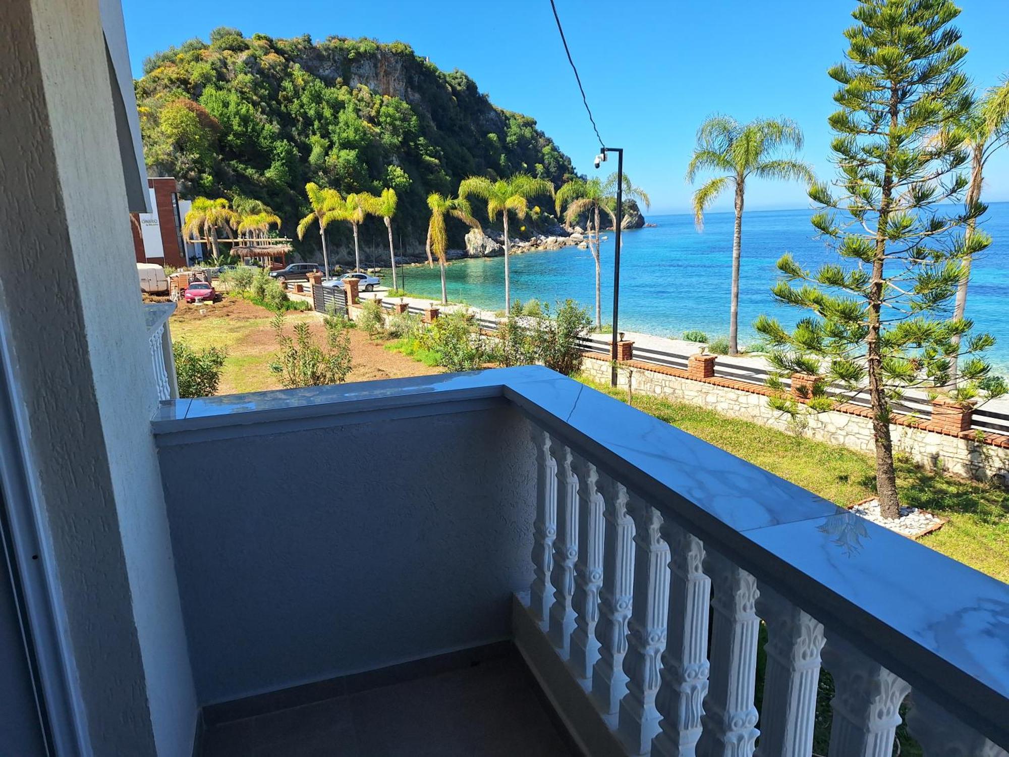 Castle Hotel Himare Ngoại thất bức ảnh